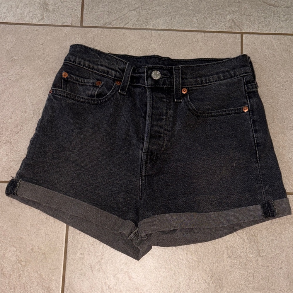Vintage Y2K Black LEVI’S Denim Women's Shorts